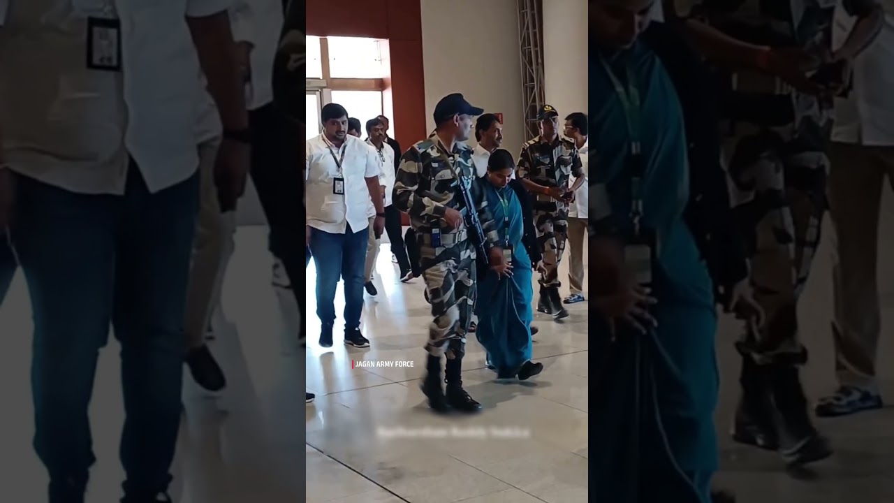 Jagananna landed at the airport banglore 