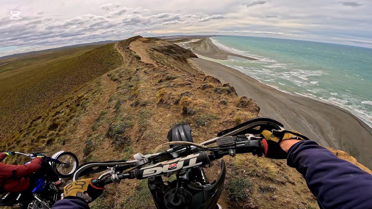 Ax100 enfierrada vs Honda CRF 150r  Haciendo enduro ! 