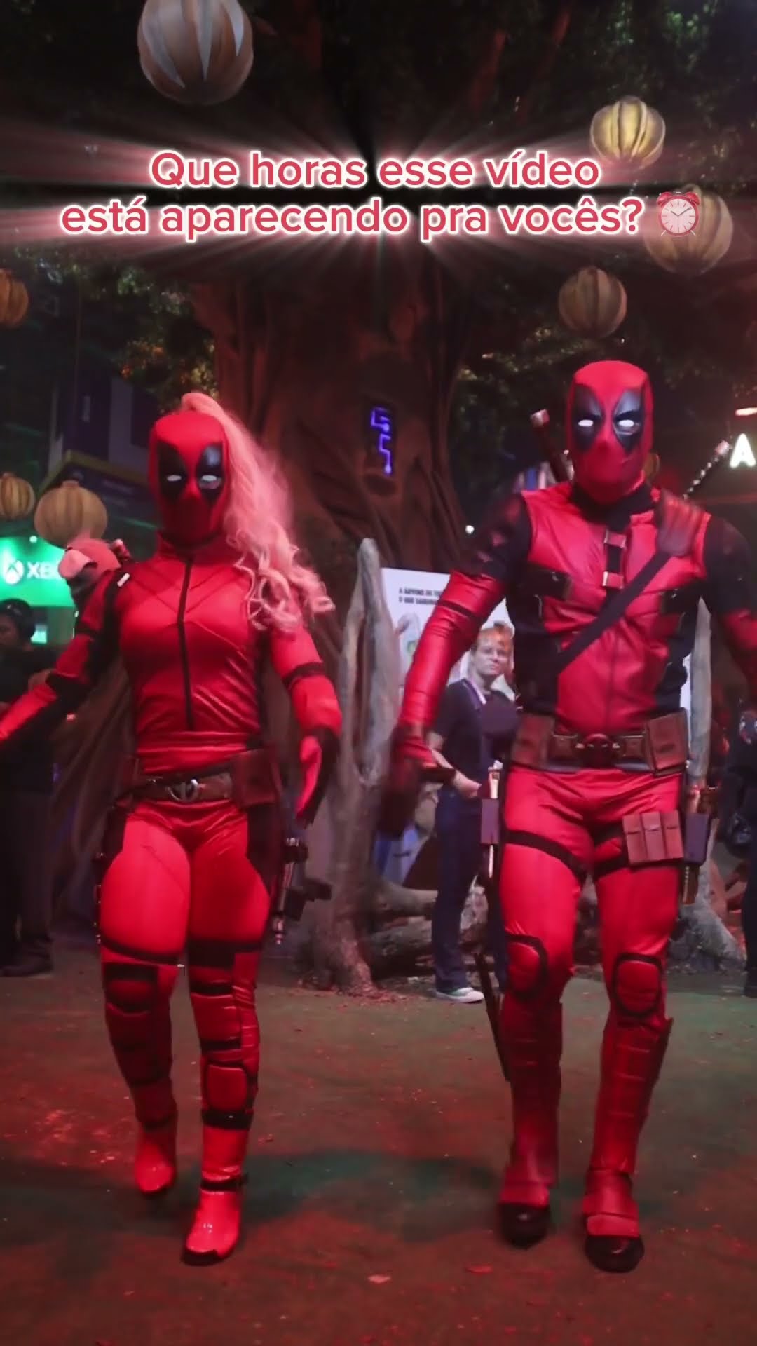 Como é difícil dançar com essa fantasia?@mayca.brasil #dancer #trend #short #apollosant #deadpool