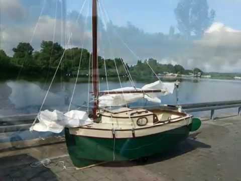 very small homemade Sailboat - YouTube