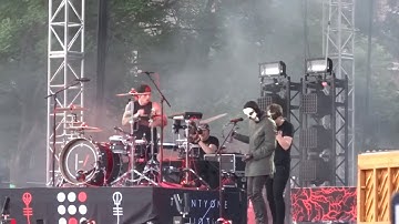 Josh Dun drops his drumstick