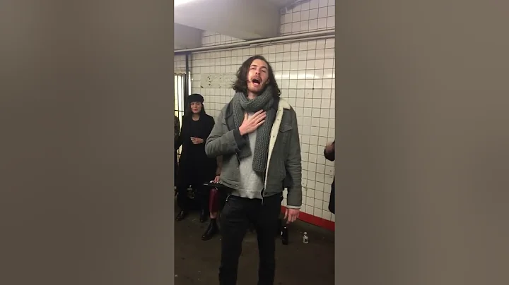 Hozier - Take Me To Church (Pop-Up Show in NYC Subway) - DayDayNews