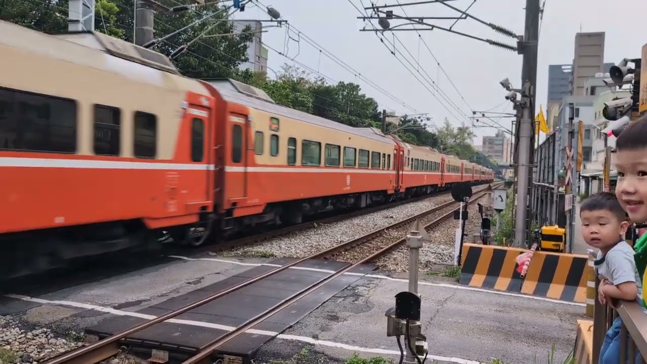 4/11新竹客雅平交道拍火車（有R200喔）