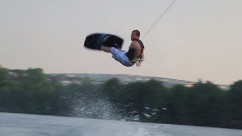 Heelside Frontside Off Axis 360 - Wakeboarding | MicBergsma