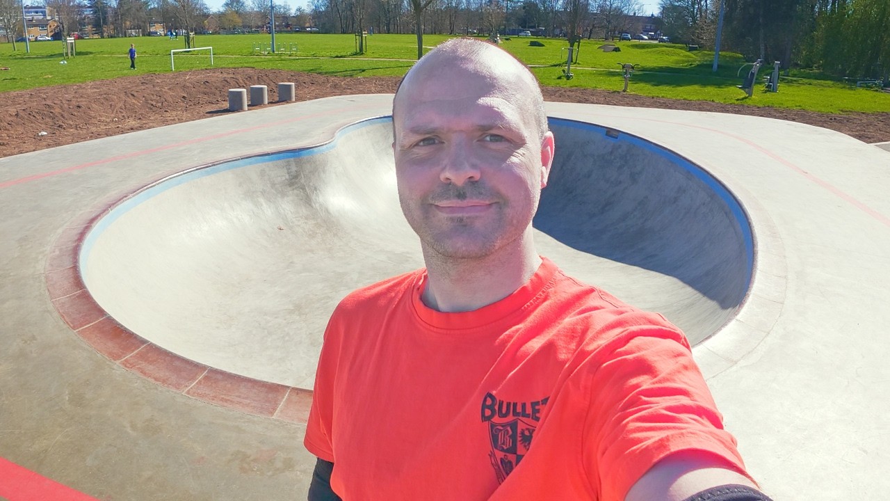 Skating a brand new micro pool in Norwich