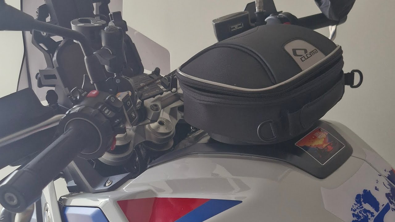 Установка сумки на бак мотоцикла BMW F900GS.