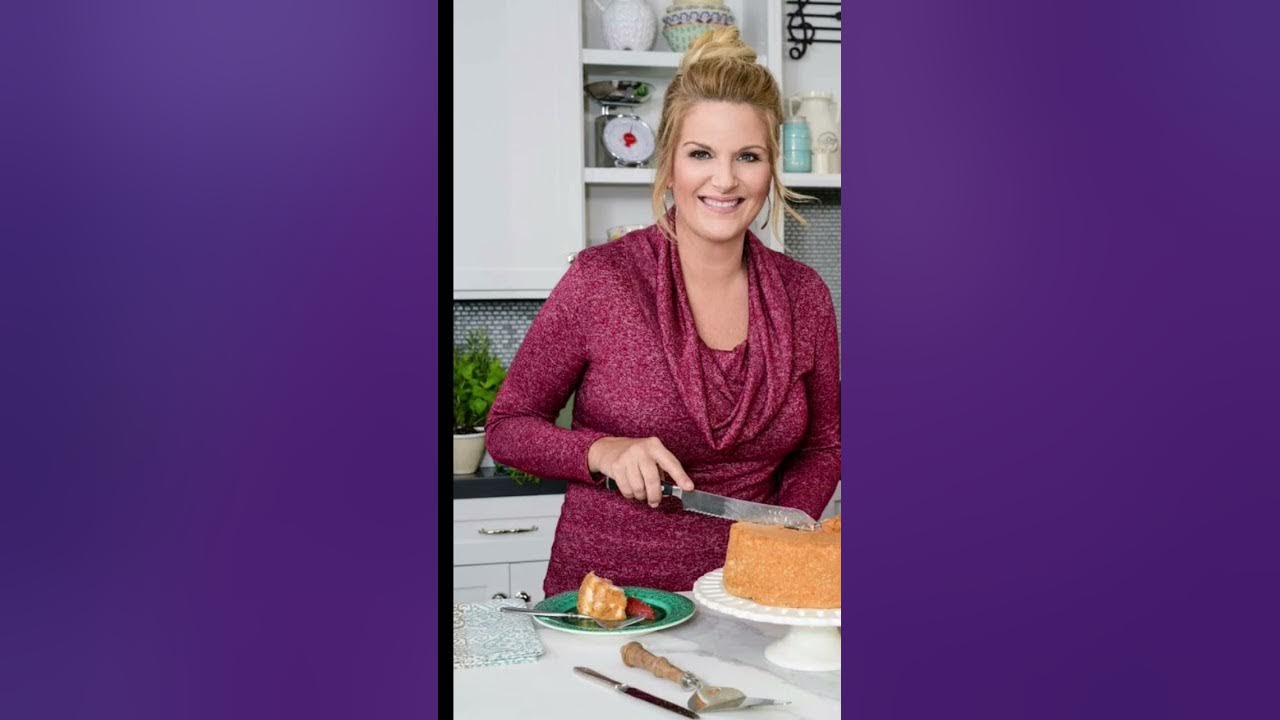 Trisha yearwood American singer  with mom,sis making food ,eating.🙂