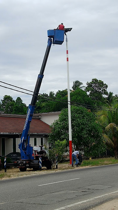 pemasangan lampu solar jln