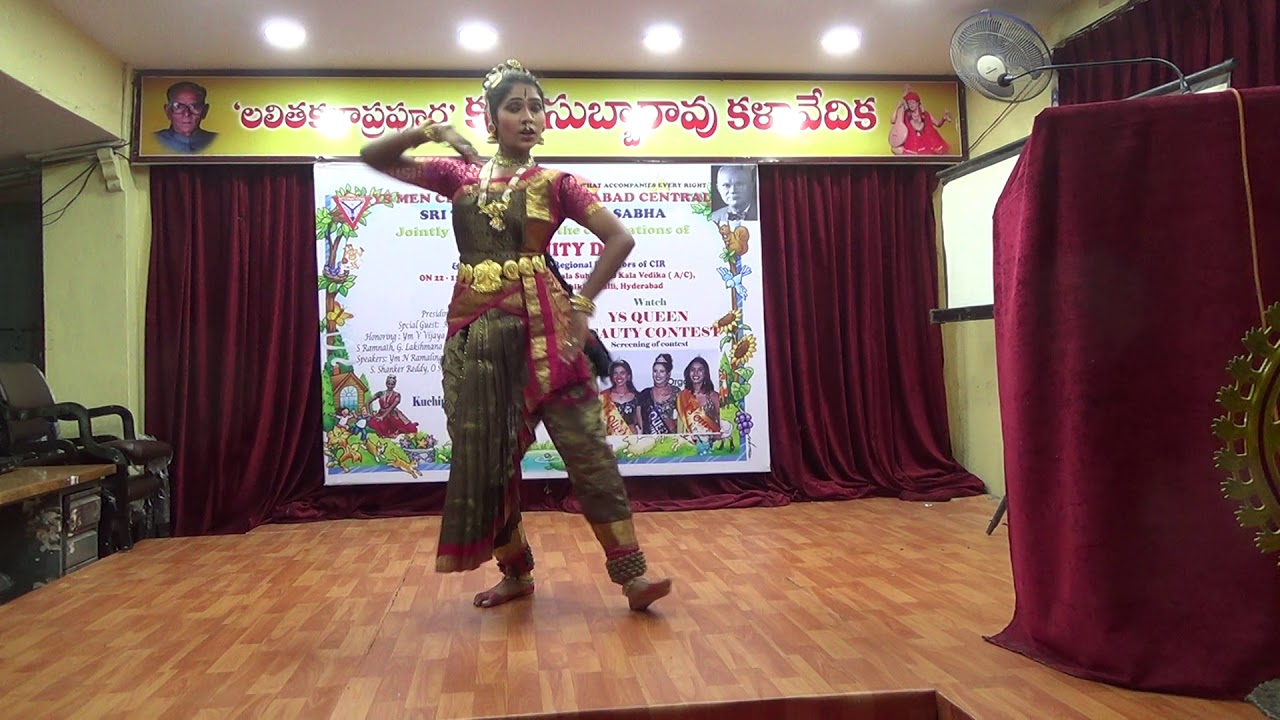 Kuchipudi Dance on the keerthana Brundavana Nilaye Raadhe by Kum Anjali Penukonda