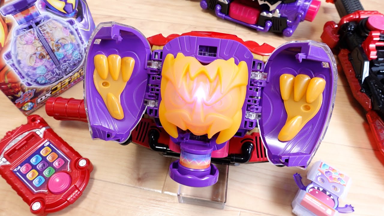 Open the DX Gochipod and play! Kamen Rider Gab can transform