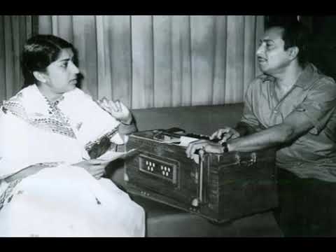 Rasme Ulfat Ko Nibhayen To Nibhayen Kaise by Lata Mangeshkar