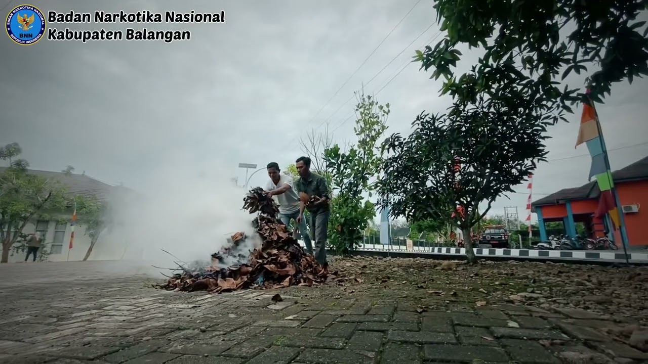Gotong royong kebersihan kantor BNNK Balangan