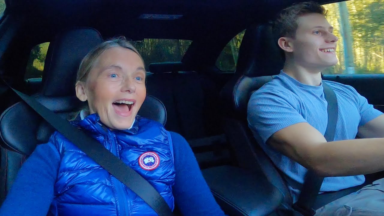 Trying To Scare My Mom In The BMW M2 [STRAIGHT PIPED!]