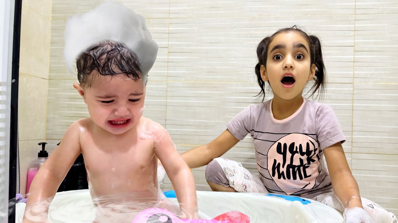 كنان وسخ ملابسو بالطين وصار لازمو استحمام 😓😓روزه الحق عليكي#روزا #جوجو #كنان