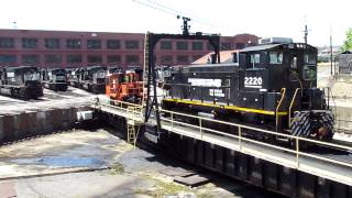 Ns Switcher Takes A Ride On The Juniata Shops Turntable