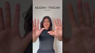 SINAL DA PALAVRA MUDAR EM LIBRAS