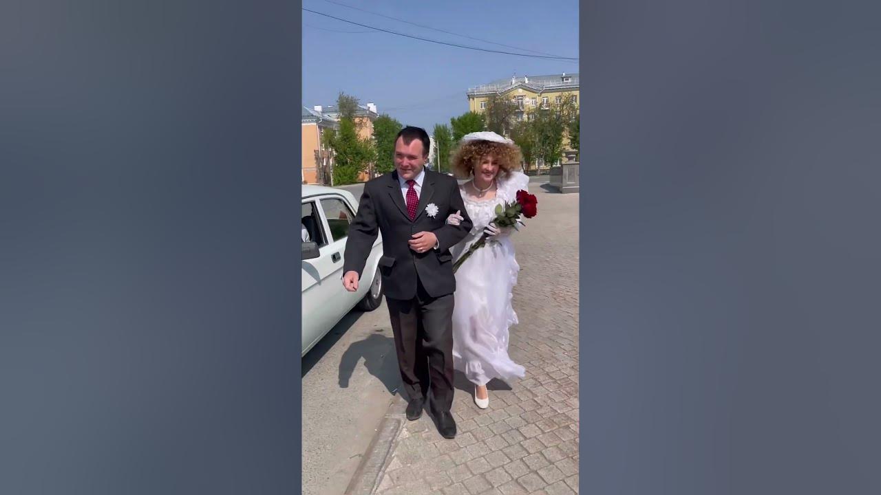 Белая Волга, кукла на машине, шляпа-фата… В каком году у вас была ...