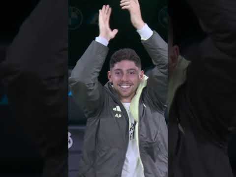 Video ???? ????? ?? ???? ??? Segna DALLA SUA METÀ CAMPO Gol INCREDIBILE