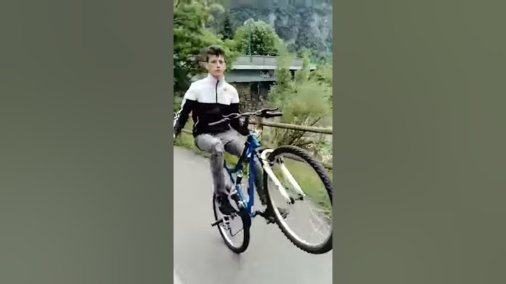 Roue arrière en vélo sans les main !