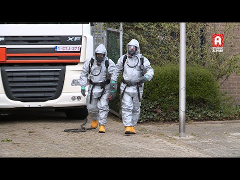 Groot alarm in Koudekerk: tankwagen met chloor lekt bij PWA-zwembad