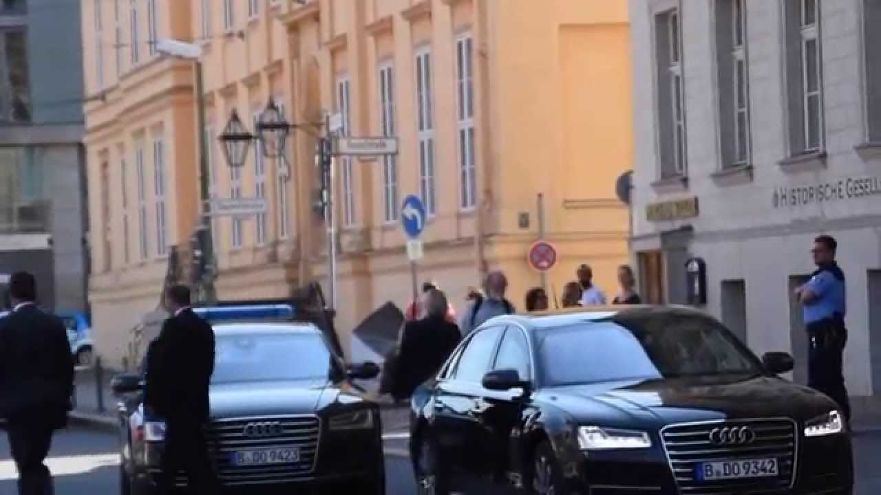 [Polizei-Eskorte] Bundeskanzler Olaf Scholz in Nagold - Kolonne inkl. BKA Personenschützer