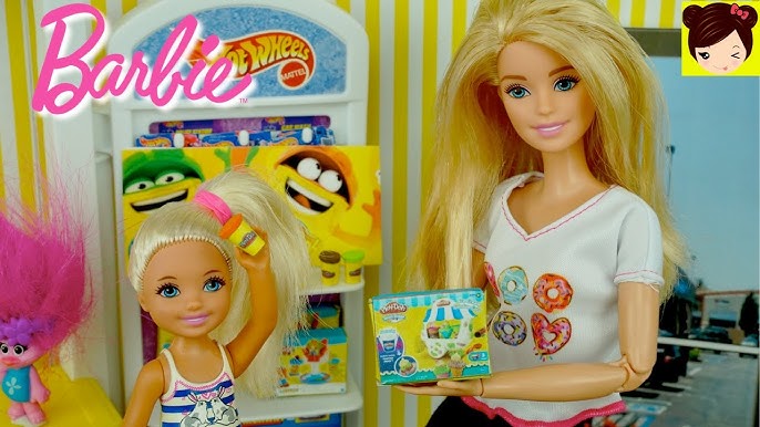 Muñeca Barbie con Escritorio y Habitacion de Anabella + Uniformes Ropa Y  Accesorios de Moda 