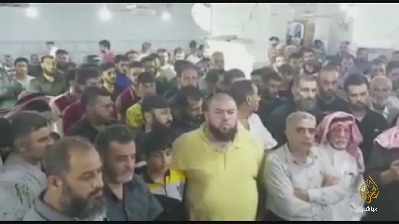 أهالي درعا يتهمون النظام بنقض الاتفاق معهم ويطالبون بترحيلهم إلى مناطق أكثر أمنا