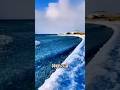 氷が岸へ押し寄せる…中国の“別世界の湖”がヤバすぎる