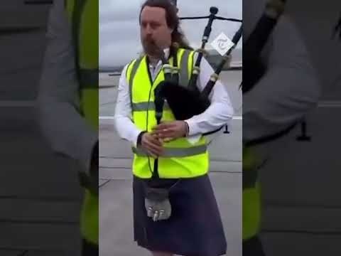Snoop Dogg Dances To Bagpipes Playing Still D R E At Glasgow Airport 
