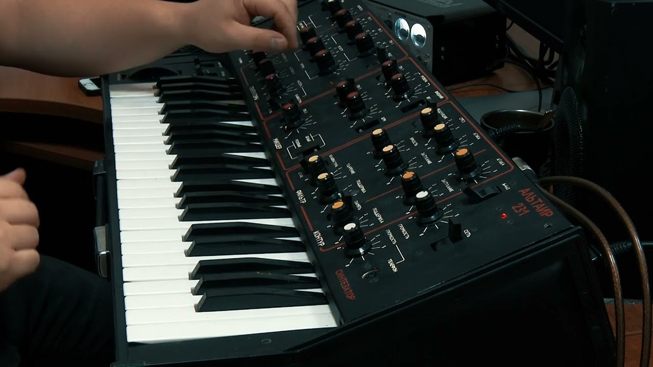 ALTAIR 231 with MIDI / 3 VCO soviet analog monster - YouTube