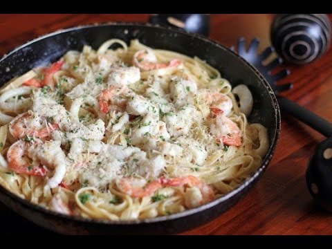 Видео рецепт Паста с морским коктейлем