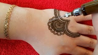 نقش حناء خفيف وجميل Very easy and simple henna drawing