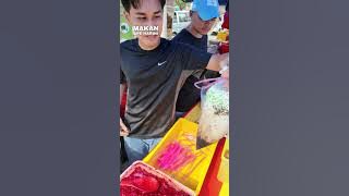 Cendol Asli Omak Den Kak Liza hari ni jadi jurujual cendol