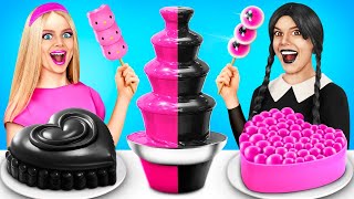 Wednesday Addams vs Barbie! Desafio Alimentar Rosa vs Preto por Yummy Jelly Português