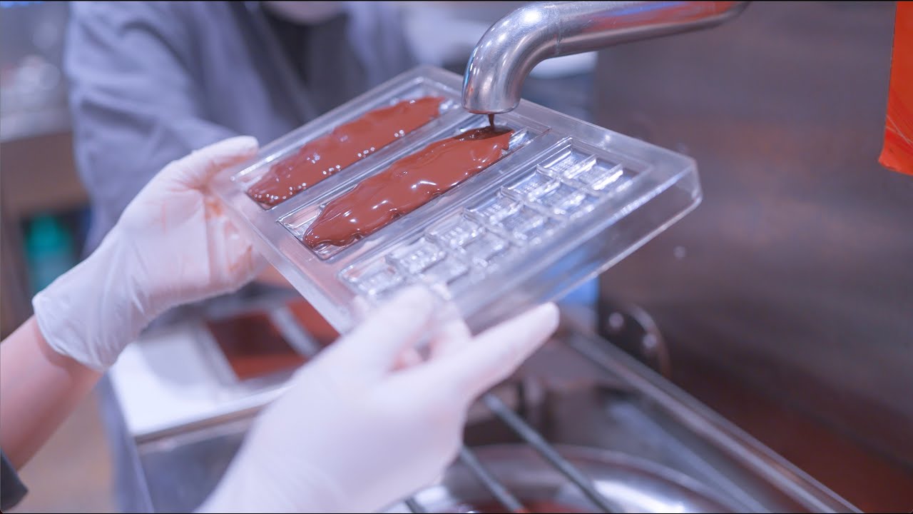 Проникнуть на фабрику роскошного шоколада Фабрика вроде Чарли и шоколадной фабрики