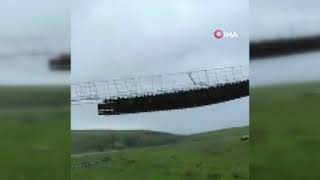 Kars Akyaka’da Köyleri Bir Birine Bağlayan 110 Metrelik Asma Köprü Uçtu.
