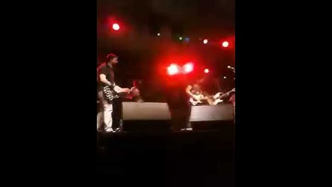 Thumbnail of Davi Moraes, Andreas Kisser e Armandinho tocando juntos o frevo do trio elétrico parte 2