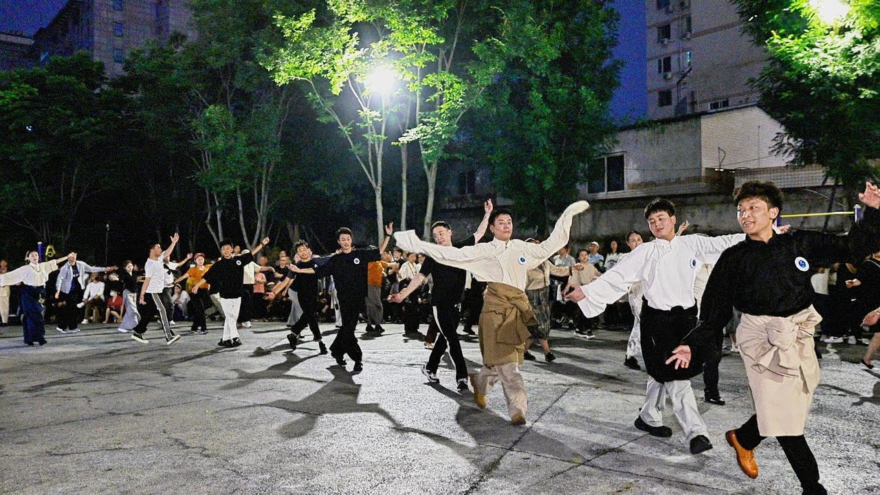 Tibetan dance 《昌都央切锅庄联唱》
