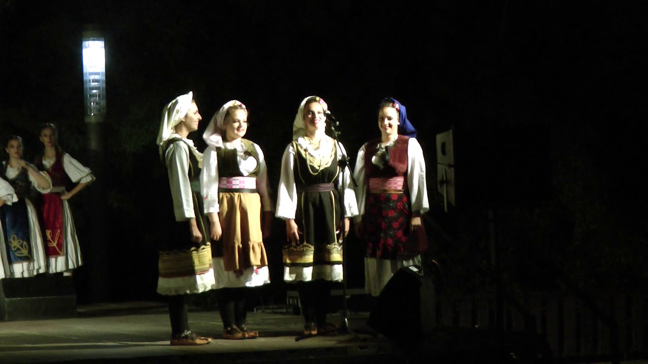 folcloristico sinonimo Serbian folk songs: Oro se vije & Vo naše selo
