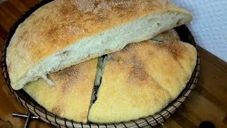Khobz eddar ou pain maison à la semoule, croustillant à l'extérieur et alvéolé sans additifs
