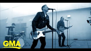 Video thumbnail of "Bryan Adams performs ‘So Happy It Hurts’ | GMA"