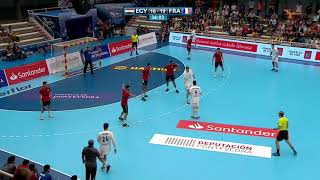 Shot feint to non-throwing arm side | Video analysis | IHF Education Centre