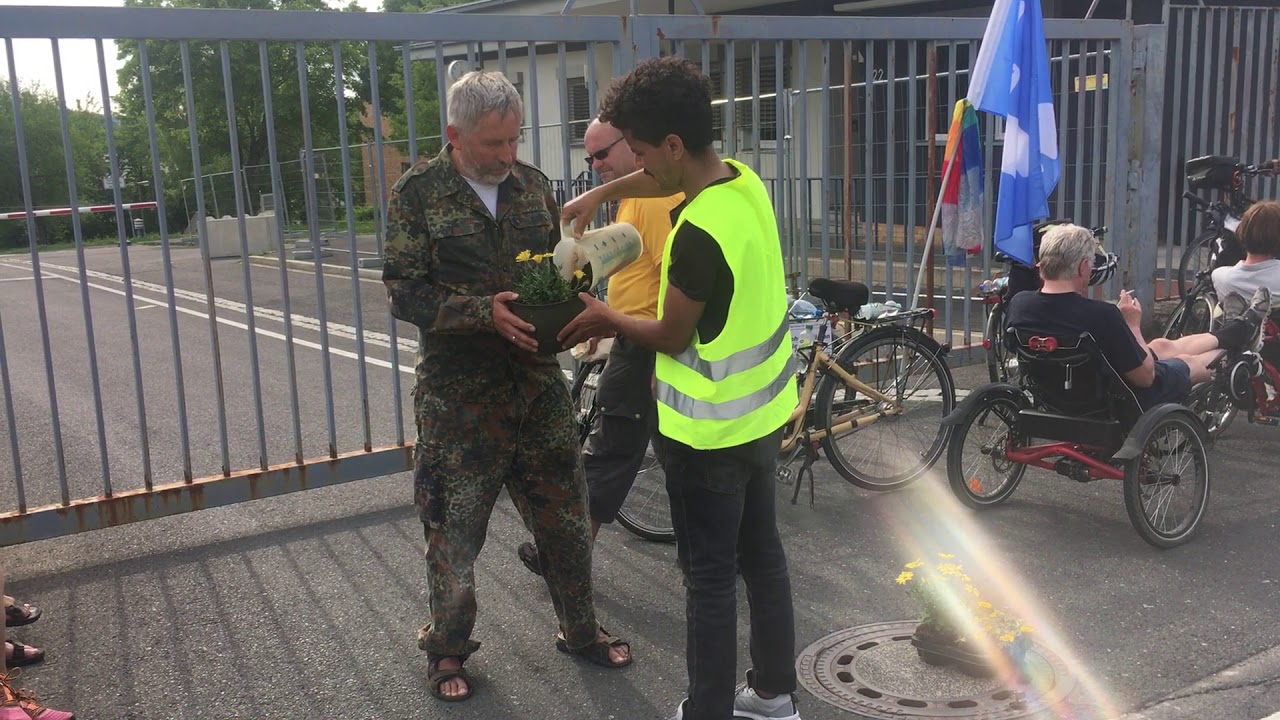 Deutsche Friedensgesellschaft DFG-vk Impro Performance