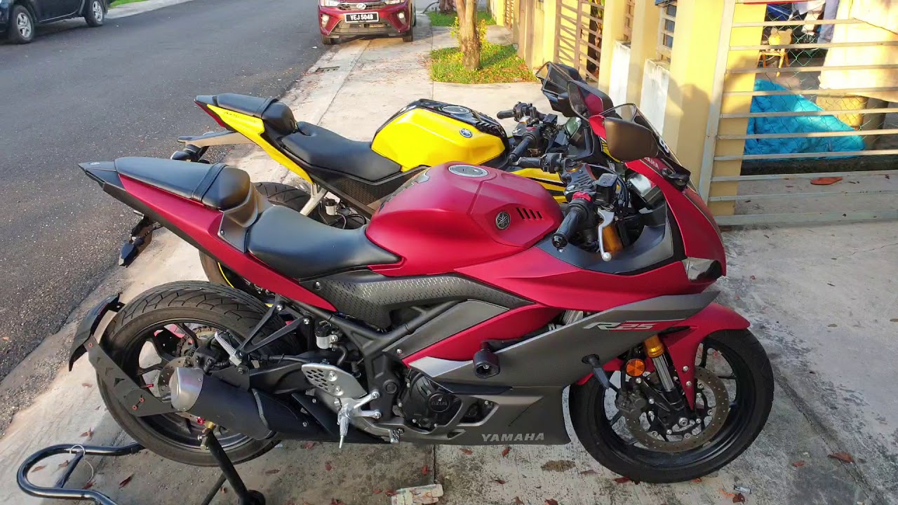 YAMAHA R25 VS R15 - YouTube