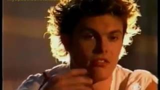 Video thumbnail of "Anteprima FestivalBar 1996 Gianluca Grignani intervistato sull'album Fabbrica di Plastica"