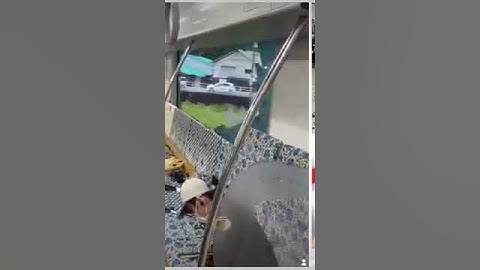 the bus 🚍 window, watch how it