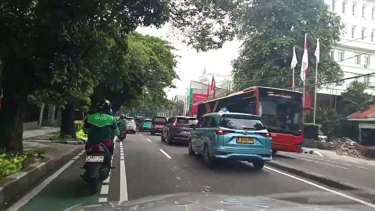 Jalan Pangeran Diponegoro dan Pegangsaan. #menteng #jakartapusat #jakarta 