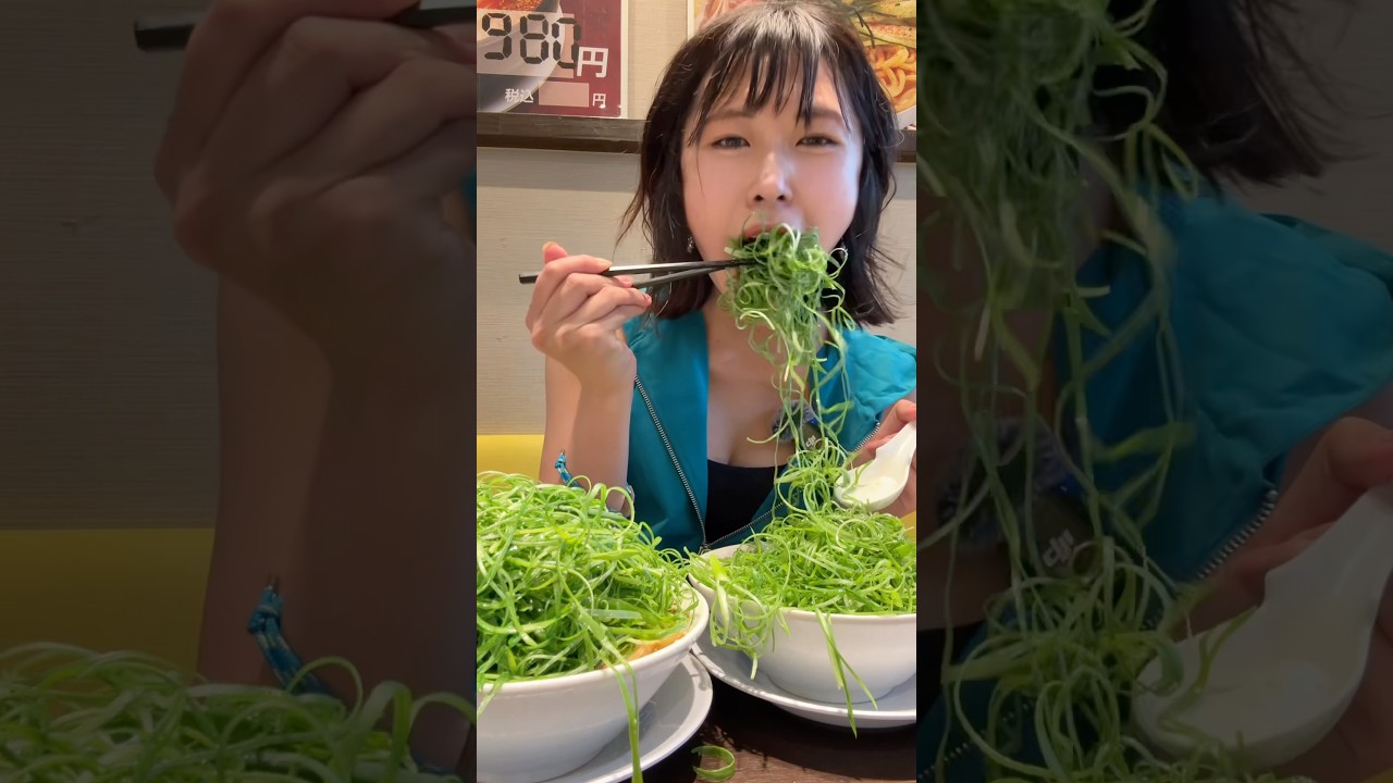 åããŠã®æ¥æ¥äºã§ã©ãŒã¡ã³ãã«é£ããã女#shorts #çé£ #mukbang