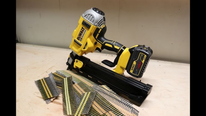 Clavadora DeWALT DCN692P2K (2 x 5,0 Ah + DCB115 + DS400)