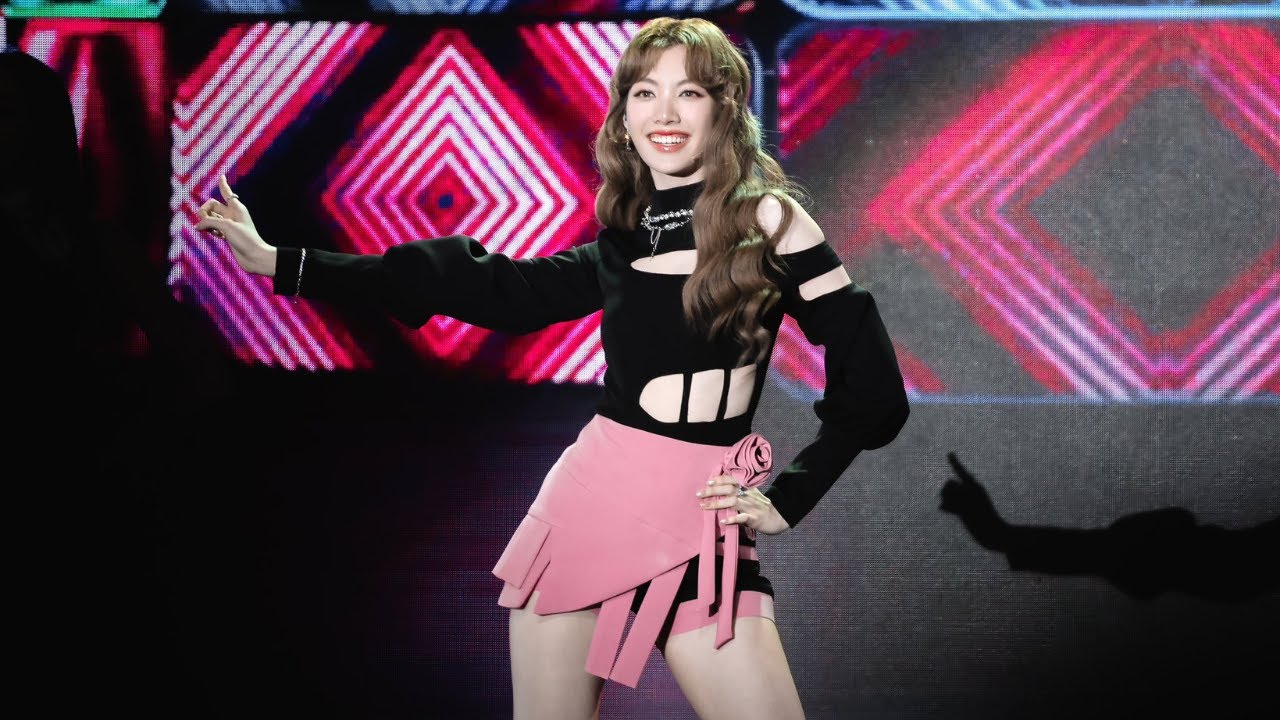 STAND ALONE - AYLA (ORM KORNNAPHAT) DEBUT STAGE